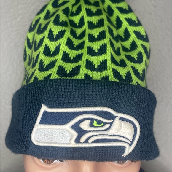 Seattle Seahawks beanie and infinity scarf bundle - Picture 3 of 5